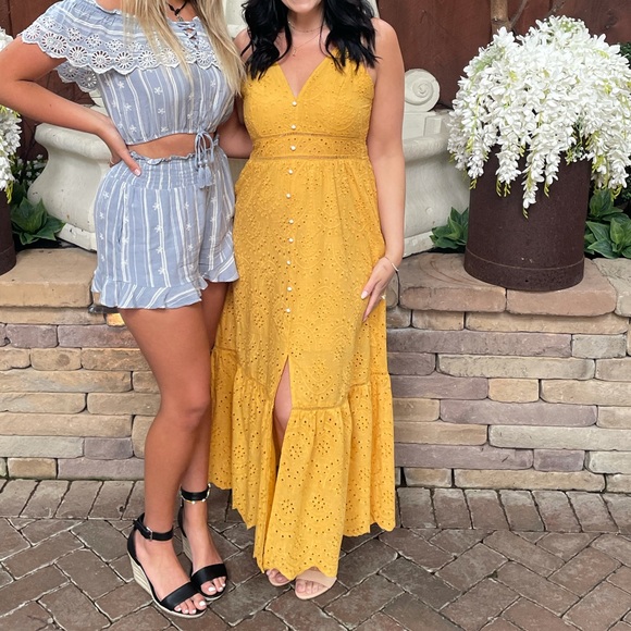 Gorgeous Yellow Eyelet Lace dress - Picture 1 of 2